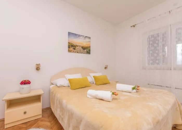 Garden By The Sea Celina