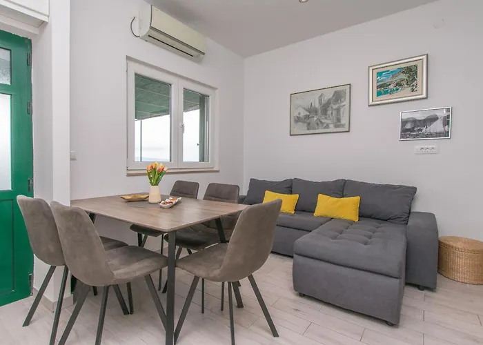 Lägenhet Garden By The Sea Celina