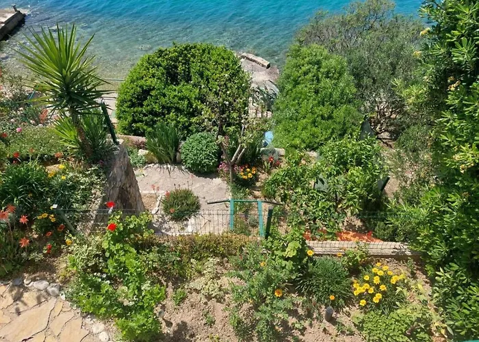 Lägenhet Garden By The Sea *