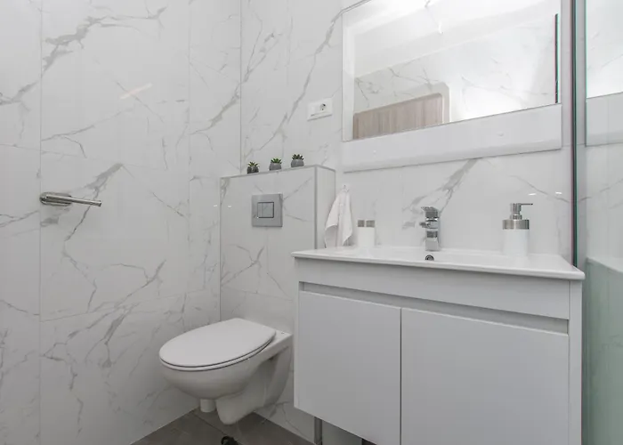 Garden By The Sea * Celina